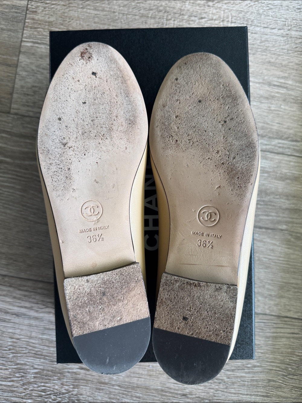 CHANEL Beige and Black Two-Tone Cap-Toe Ballet Flats - Picture 10 of 16